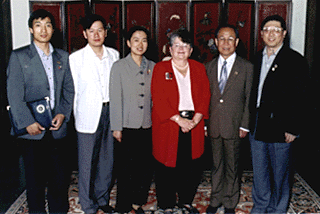 [Photo of Chinese delegation and Chancellor Greenwood]